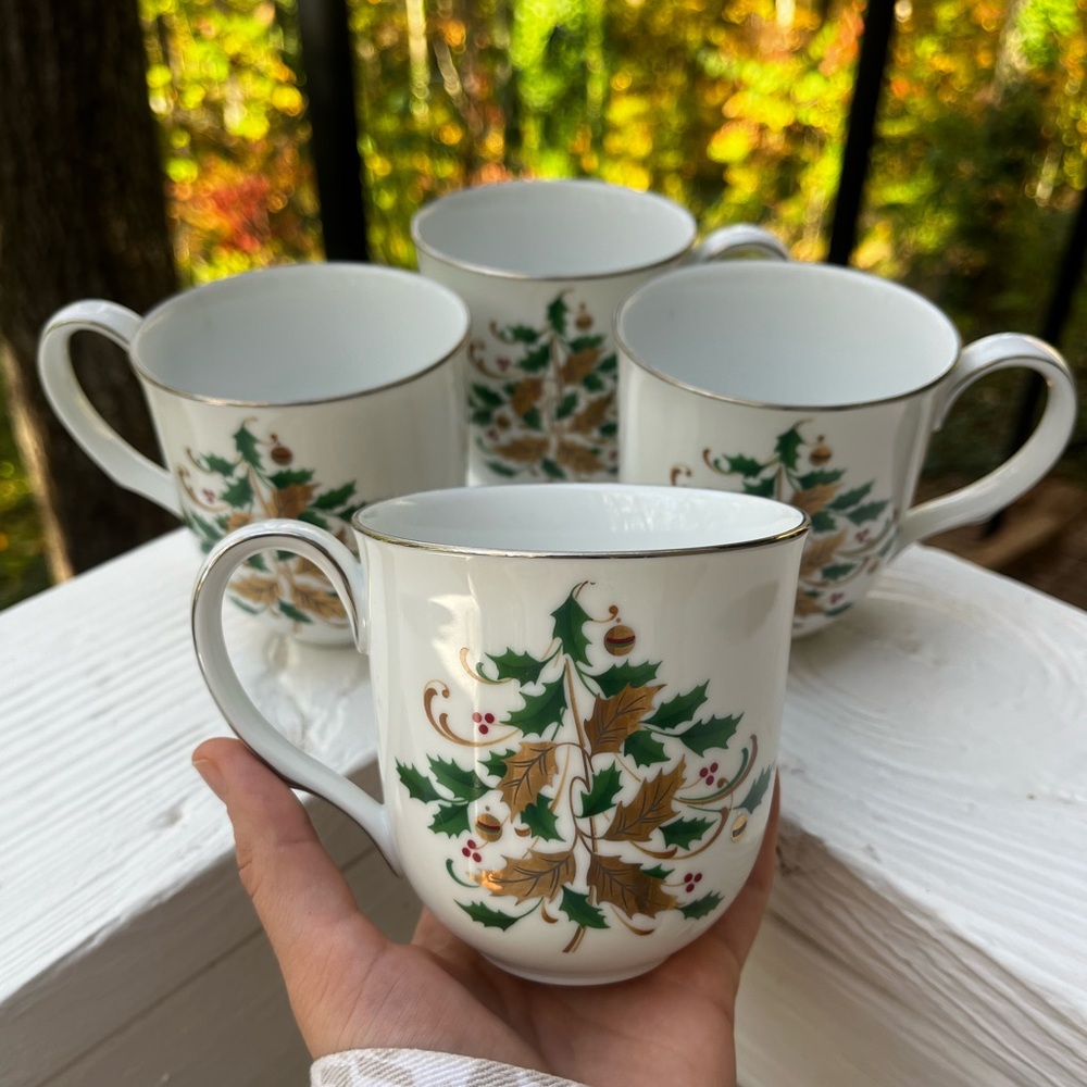 2 Pairs of Noritake Lockleigh Christmas Mugs